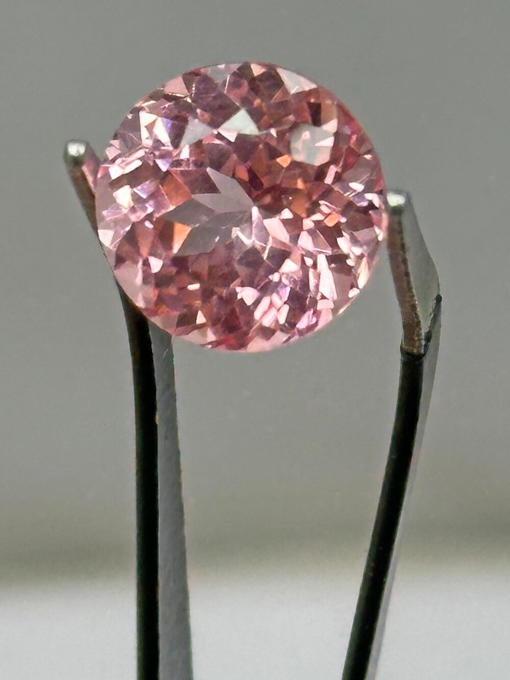 Excellent Round Peach Sapphire